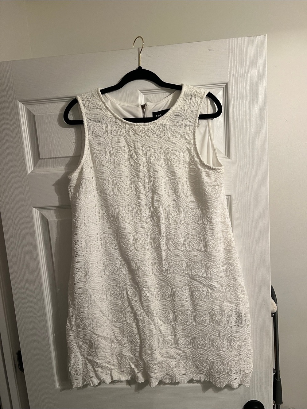 Ronni Nicole White Sleeveless Lace Shift Dress